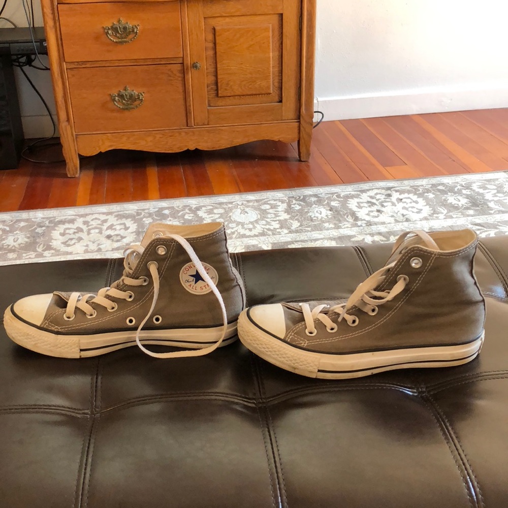 Gray high top converse women’s 6, men’s 4